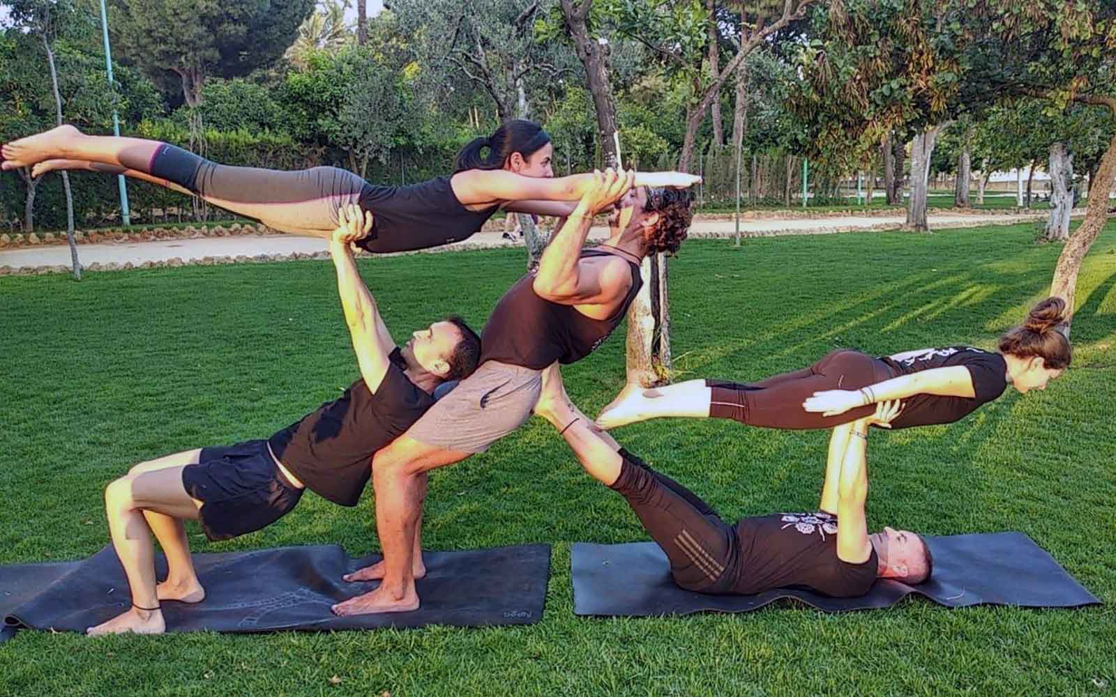 01 - Clase Acroyoga en el parque 28-06-2019 - Yoga 21