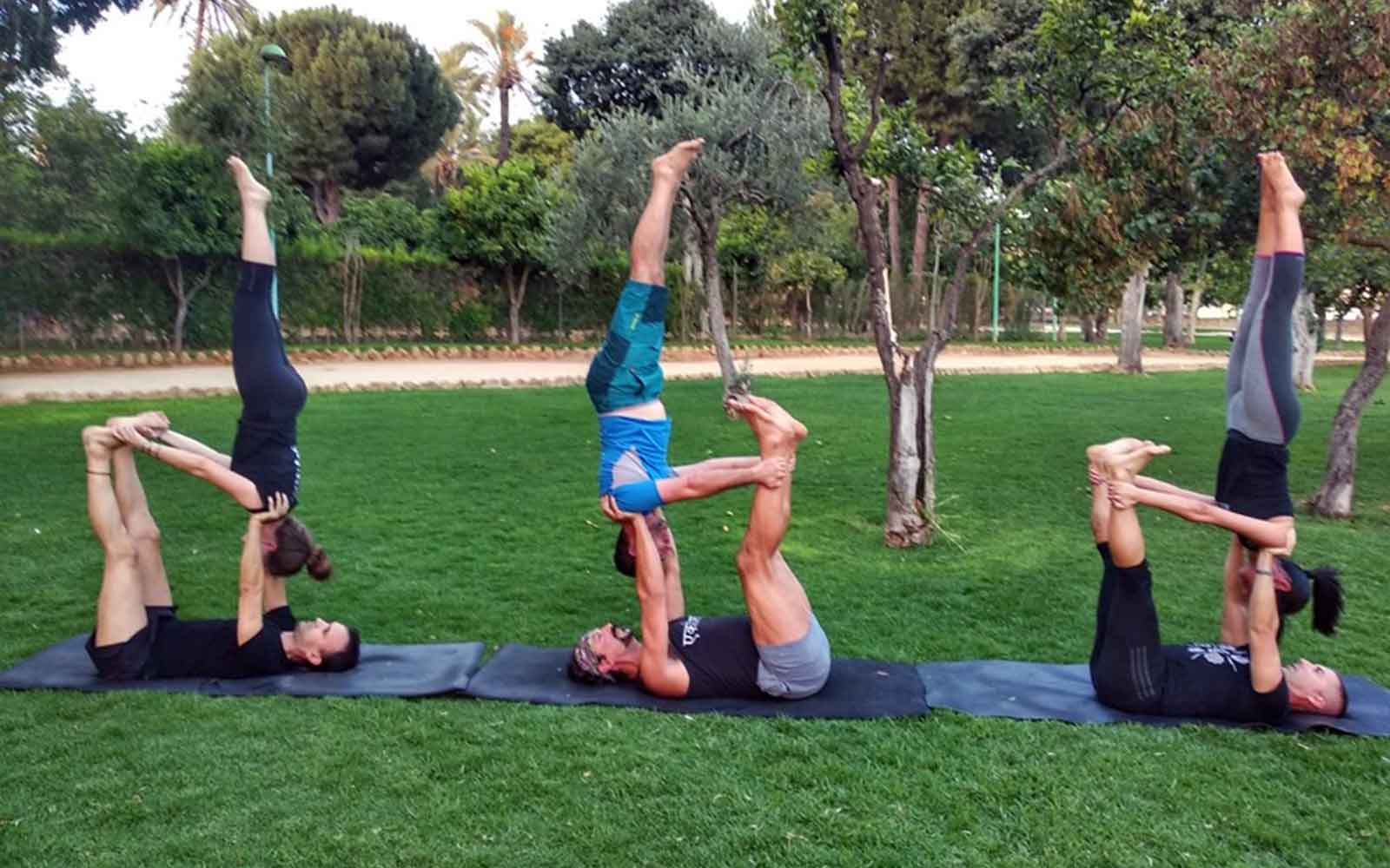 02 - Clase Acroyoga en el parque 28-06-2019 - Yoga 21