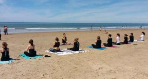 02 - Clase Yoga en la playa 28-04-2019 - Yoga 21