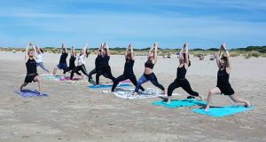 03 - Clase Yoga en la playa 28-04-2019 - Yoga 21