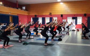 Clase de yoga solidaria ningún niño sin juguete 2022